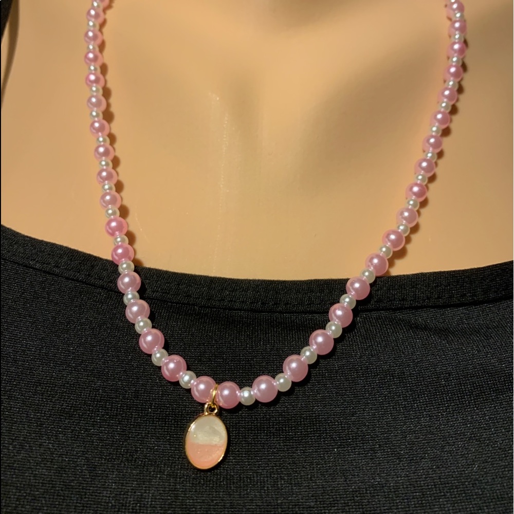 Pearl beads with pendant necklace